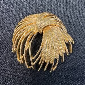 Monet Gold Tone Brooch Vintage Textured Leaf Swirl Pin Signed